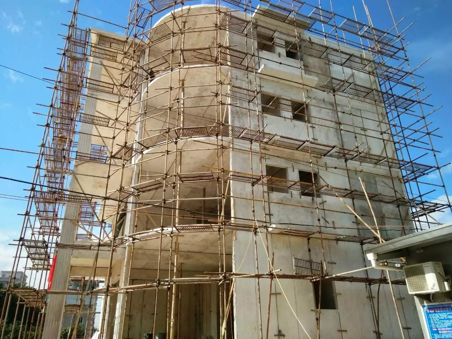 富阳星河绿色环保装配式建材在福建修建的五层别墅建筑